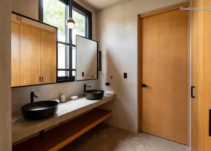 Brutalist 7br Masterpiece Design, Luxury Pool Holiday home