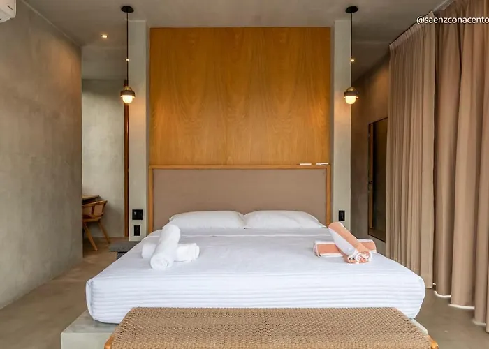 Brutalist 7br Masterpiece Design, Luxury Pool Holiday home *