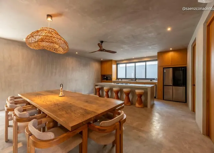 Brutalist 7br Masterpiece Design, Luxury Pool Holiday home