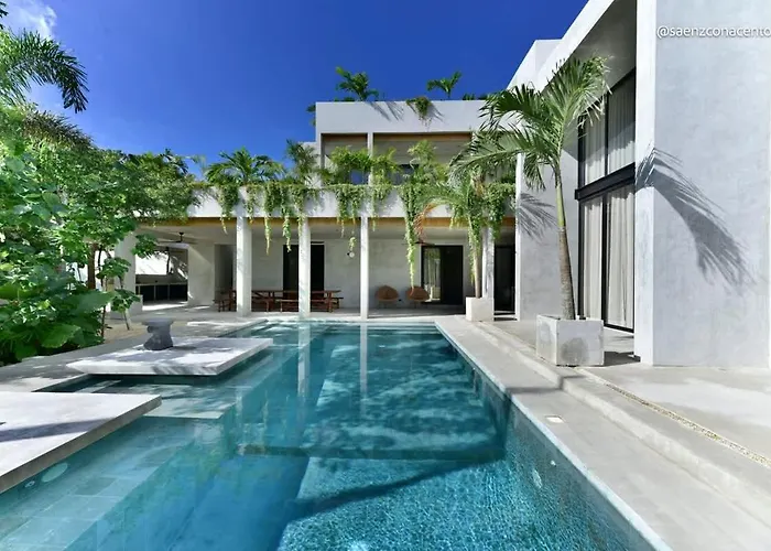 Brutalist 7br Masterpiece Design, Luxury Pool Holiday home *